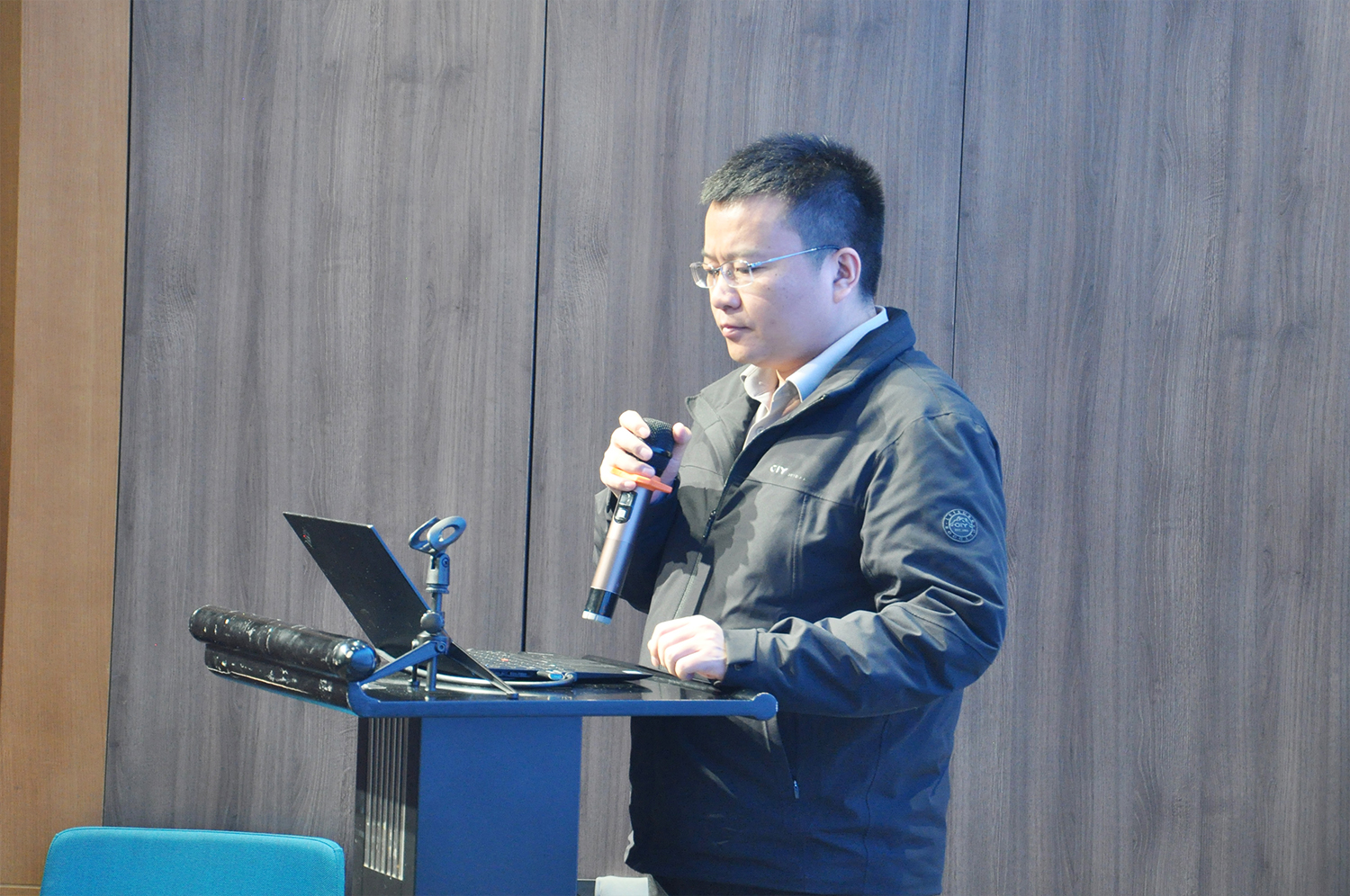 会议1.jpg 会议1.jpg